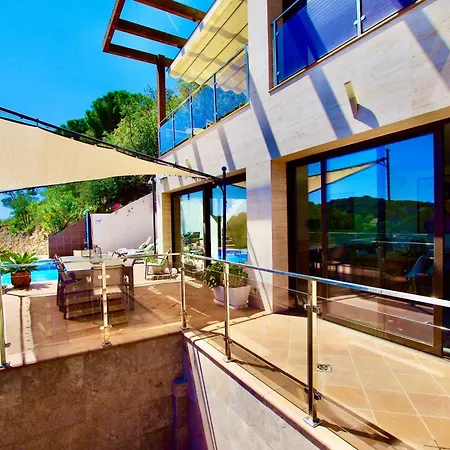 V&v Lloret-villa Marie- No Se Admiten Grupos De Amigos, Solo Familias! De Lujo Con Piscina Privada, Ascensor, Ping-pong, Billar 4* Lloret de Mar